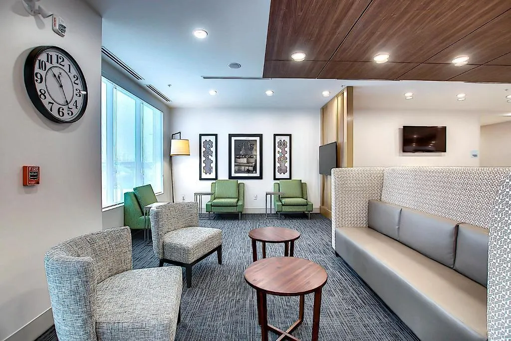 Hotel Holiday Inn Express & Suites - Calgary Airport Trail Ne By Ihg