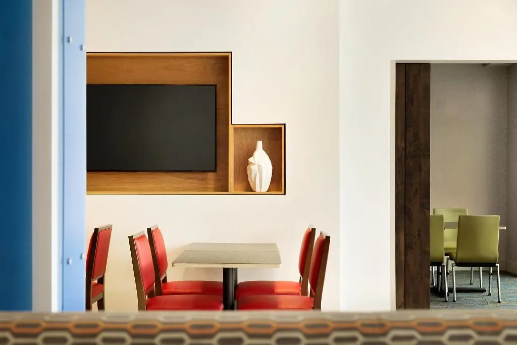Holiday Inn Express & Suites - Calgary Airport Trail Ne By Ihg 3*,  Kanada