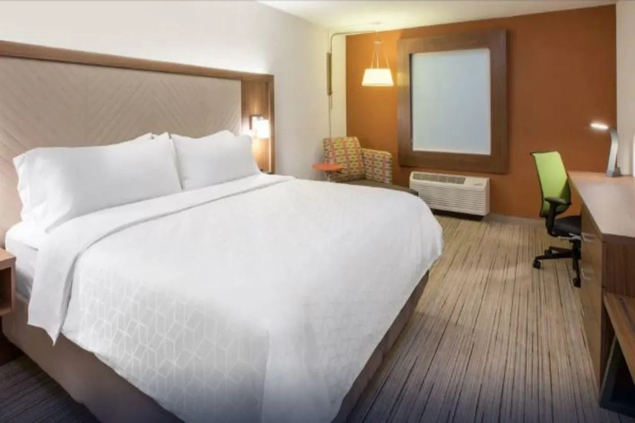 Hotel Holiday Inn Express & Suites - Calgary Airport Trail Ne By Ihg